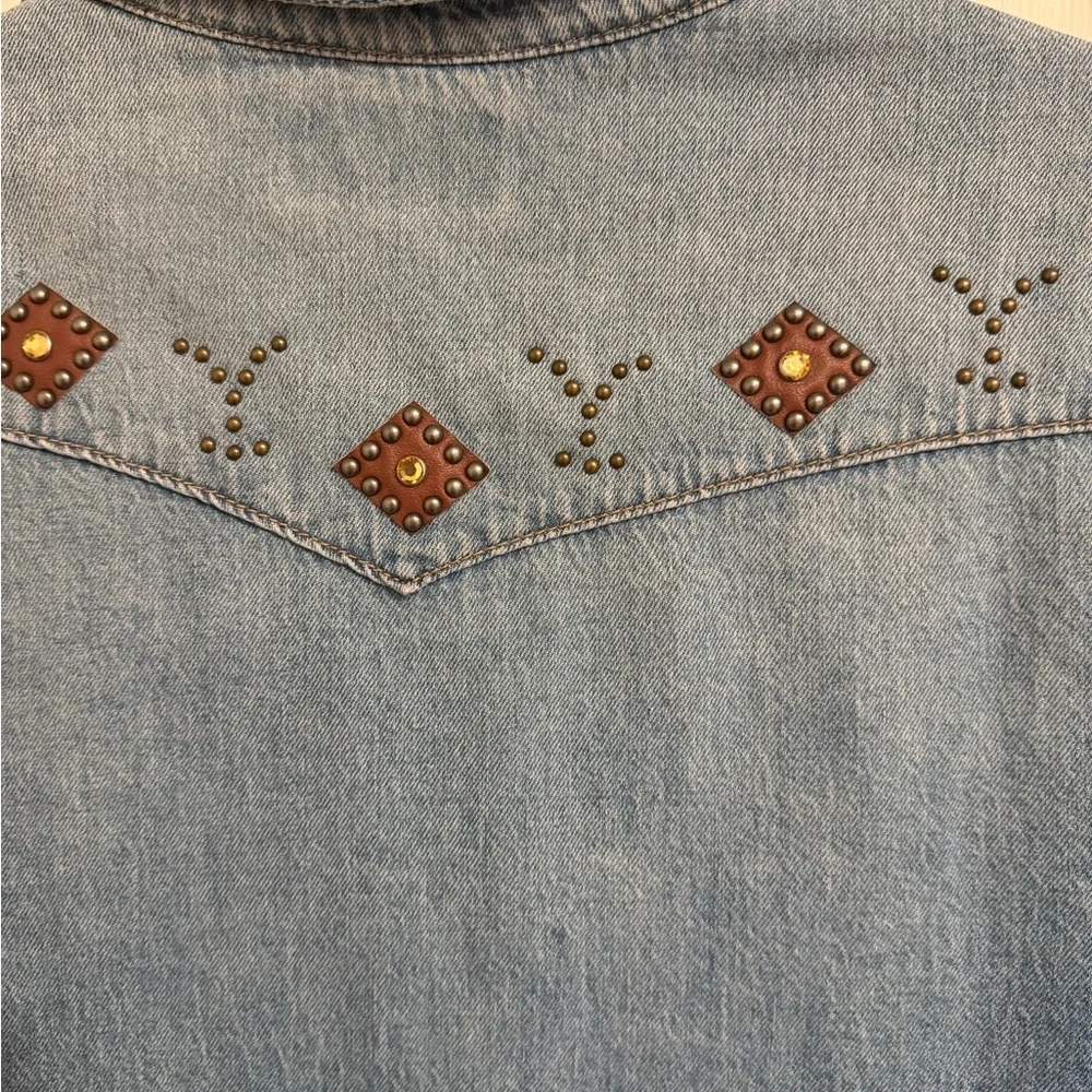 Yellowstone X Lucky Brand Light Blue Women’s Denim Shirt. Size XL - Picture 5 of 5